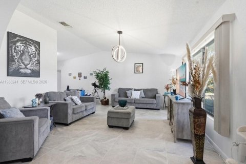 Villa ou maison à vendre à Kissimmee, Floride: 3 chambres, 180.32 m2 № 2051309 - photo 3