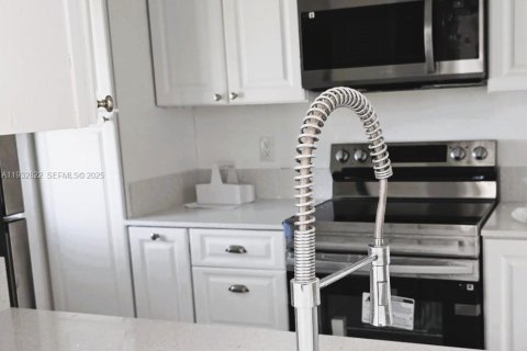 Снять в аренду виллу или дом в Порт-Шарлотт, Флорида 2 спальни, № 1991374 - фото 8