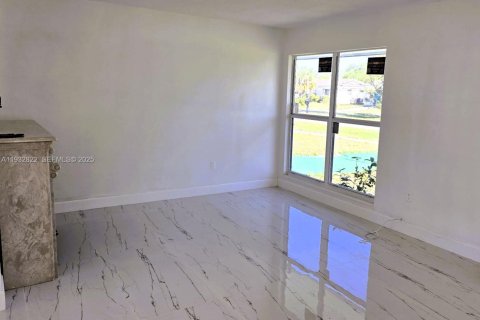 Снять в аренду виллу или дом в Порт-Шарлотт, Флорида 2 спальни, № 1991374 - фото 5