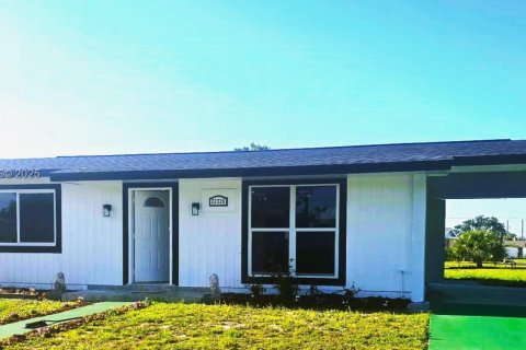 Снять в аренду виллу или дом в Порт-Шарлотт, Флорида 2 спальни, № 1991374 - фото 1