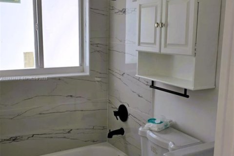 Снять в аренду виллу или дом в Порт-Шарлотт, Флорида 2 спальни, № 1991374 - фото 13