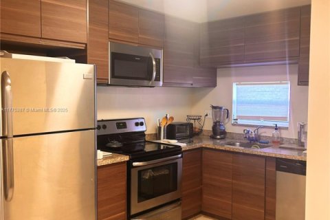 Снять в аренду кондоминиум в Пемброк-Пайнс, Флорида 2 спальни, 108.7м2, № 1958407 - фото 8