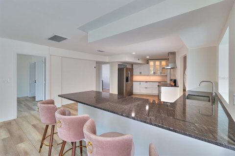 Casa en venta en Clearwater, Florida, 5 dormitorios, 286.7 m2 № 2424389 - foto 11