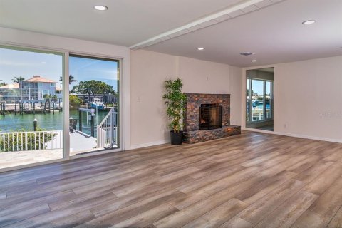 Casa en venta en Clearwater, Florida, 5 dormitorios, 286.7 m2 № 2424389 - foto 14