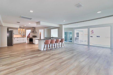 Casa en venta en Clearwater, Florida, 5 dormitorios, 286.7 m2 № 2424389 - foto 13