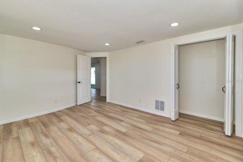 Casa en venta en Clearwater, Florida, 5 dormitorios, 286.7 m2 № 2424389 - foto 23