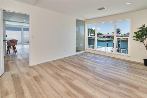Casa en venta en Clearwater, Florida, 5 dormitorios, 286.7 m2 № 2424389 - foto 15