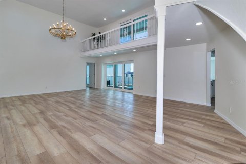 Casa en venta en Clearwater, Florida, 5 dormitorios, 286.7 m2 № 2424389 - foto 8