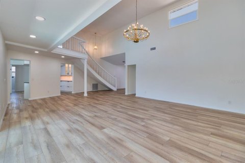 Casa en venta en Clearwater, Florida, 5 dormitorios, 286.7 m2 № 2424389 - foto 7