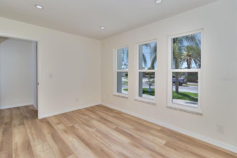 Casa en venta en Clearwater, Florida, 5 dormitorios, 286.7 m2 № 2424389 - foto 19