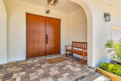 Casa en venta en Clearwater, Florida, 5 dormitorios, 286.7 m2 № 2424389 - foto 4