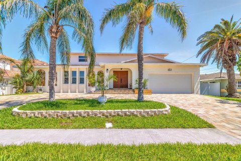 Casa en venta en Clearwater, Florida, 5 dormitorios, 286.7 m2 № 2424389 - foto 2