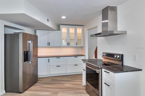 Casa en venta en Clearwater, Florida, 5 dormitorios, 286.7 m2 № 2424389 - foto 12