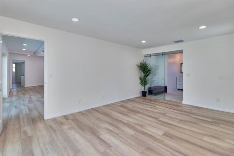 Casa en venta en Clearwater, Florida, 5 dormitorios, 286.7 m2 № 2424389 - foto 20