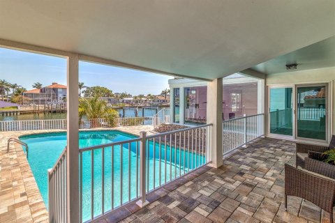 Casa en venta en Clearwater, Florida, 5 dormitorios, 286.7 m2 № 2424389 - foto 29