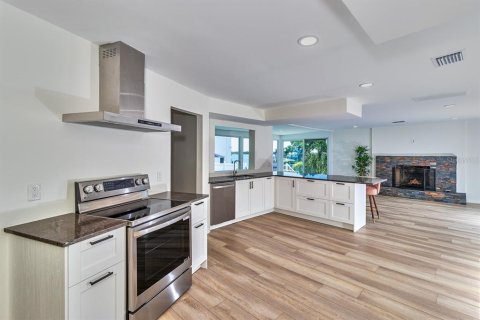 Casa en venta en Clearwater, Florida, 5 dormitorios, 286.7 m2 № 2424389 - foto 10