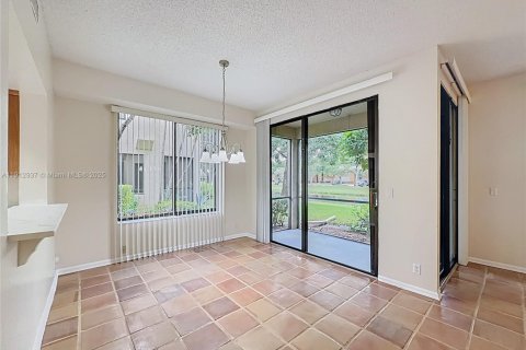 Condo in Plantation, Florida, 2 bedrooms  № 1973918 - photo 12