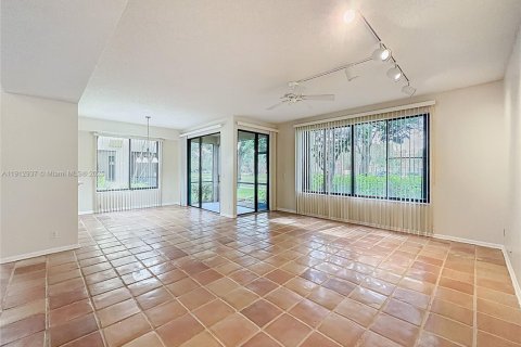 Condo in Plantation, Florida, 2 bedrooms  № 1973918 - photo 13