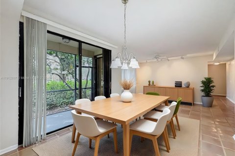 Condo in Plantation, Florida, 2 bedrooms  № 1973918 - photo 9