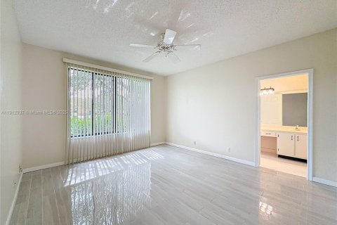 Condo in Plantation, Florida, 2 bedrooms  № 1973918 - photo 28