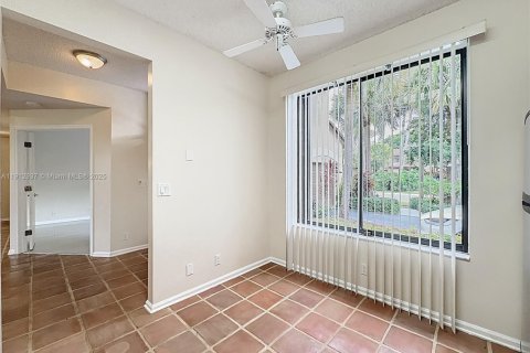 Condo in Plantation, Florida, 2 bedrooms  № 1973918 - photo 5