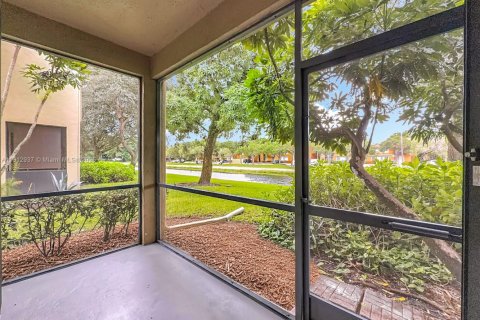 Condo in Plantation, Florida, 2 bedrooms  № 1973918 - photo 15