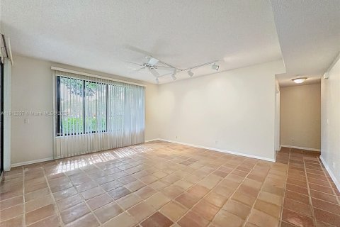 Condo in Plantation, Florida, 2 bedrooms  № 1973918 - photo 19