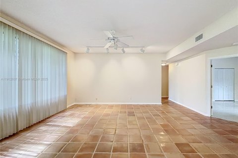 Condo in Plantation, Florida, 2 bedrooms  № 1973918 - photo 20