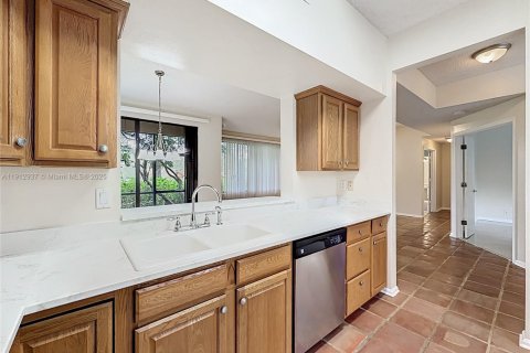 Condo in Plantation, Florida, 2 bedrooms  № 1973918 - photo 8