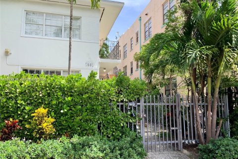 Condo in Miami Beach, Florida, 1 bedroom  № 2047778