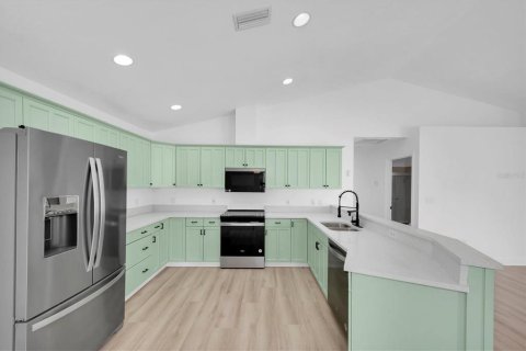 House in Gulfport, Florida 3 bedrooms, 167.97 sq.m. № 1742633 - photo 12