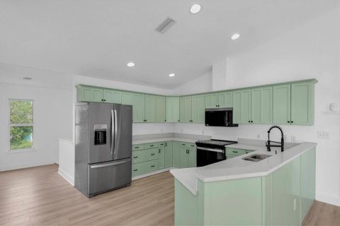 House in Gulfport, Florida 3 bedrooms, 167.97 sq.m. № 1742633 - photo 11