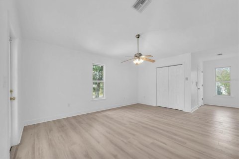 House in Gulfport, Florida 3 bedrooms, 167.97 sq.m. № 1742633 - photo 9