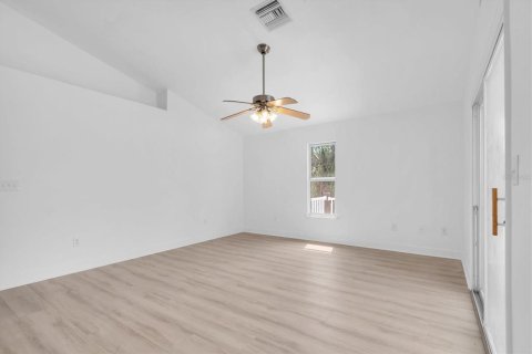 House in Gulfport, Florida 3 bedrooms, 167.97 sq.m. № 1742633 - photo 4