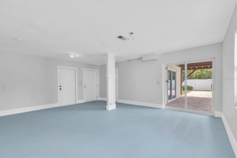 House in Gulfport, Florida 3 bedrooms, 167.97 sq.m. № 1742633 - photo 28