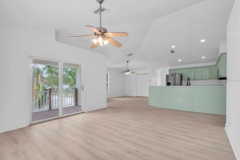 House in Gulfport, Florida 3 bedrooms, 167.97 sq.m. № 1742633 - photo 6