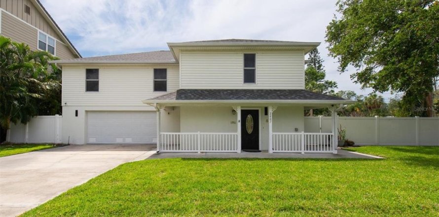 House in Gulfport, Florida 3 bedrooms, 167.97 sq.m. № 1742633