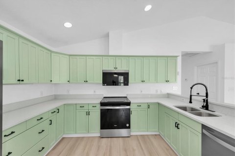 House in Gulfport, Florida 3 bedrooms, 167.97 sq.m. № 1742633 - photo 14