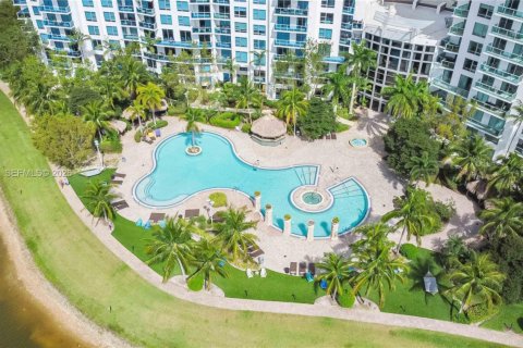 Condo in Sunrise, Florida, 1 bedroom № 2255025 - photo 2