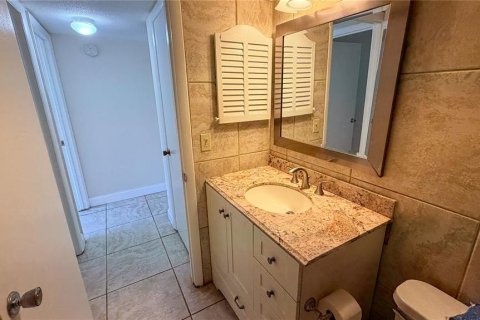 Commercial property in Sarasota, Florida 2 bedrooms, 70.79 sq.m. № 2395912 - photo 16