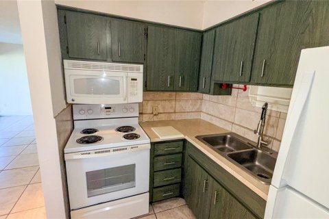 Commercial property in Sarasota, Florida 2 bedrooms, 70.79 sq.m. № 2395912 - photo 10