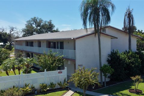 Commercial property in Sarasota, Florida 2 bedrooms, 70.79 sq.m. № 2395912 - photo 2