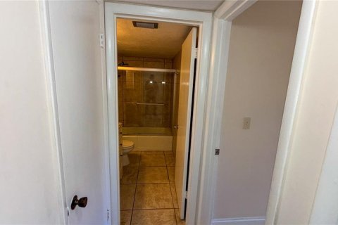 Commercial property in Sarasota, Florida 2 bedrooms, 70.79 sq.m. № 2395912 - photo 12