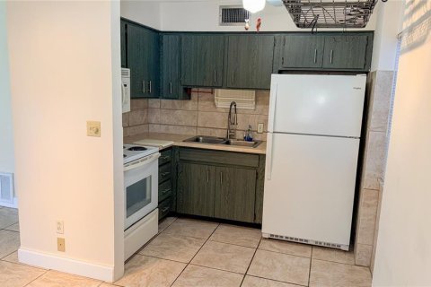 Commercial property in Sarasota, Florida 2 bedrooms, 70.79 sq.m. № 2395912 - photo 9