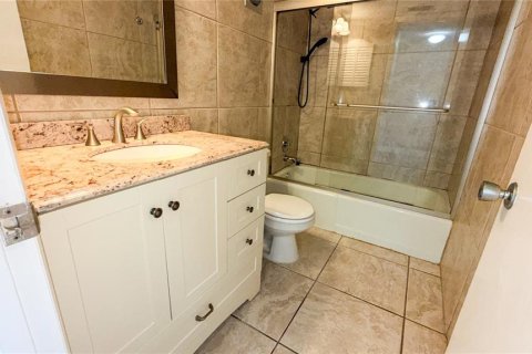 Commercial property in Sarasota, Florida 2 bedrooms, 70.79 sq.m. № 2395912 - photo 14