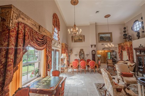 House in Hollywood, Florida 5 bedrooms, 252.69 sq.m. № 1713547 - photo 14
