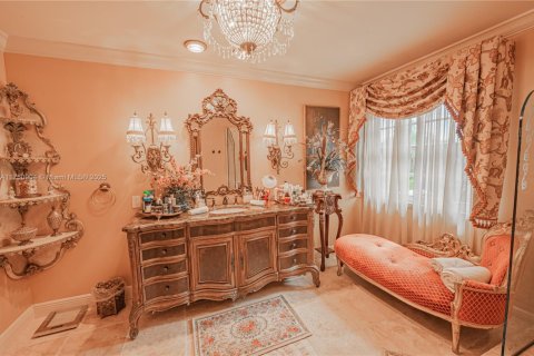 House in Hollywood, Florida 5 bedrooms, 252.69 sq.m. № 1713547 - photo 29
