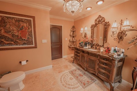 House in Hollywood, Florida 5 bedrooms, 252.69 sq.m. № 1713547 - photo 30