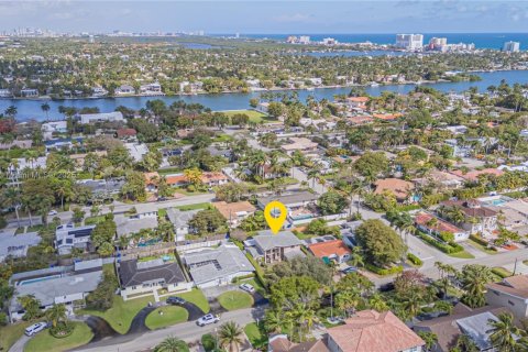 House in Hollywood, Florida 5 bedrooms, 252.69 sq.m. № 1713547 - photo 4