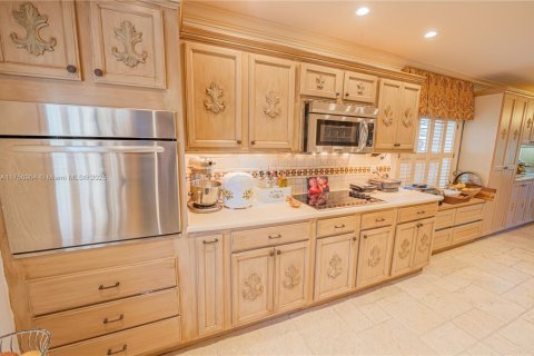House in Hollywood, Florida 5 bedrooms, 252.69 sq.m. № 1713547 - photo 20